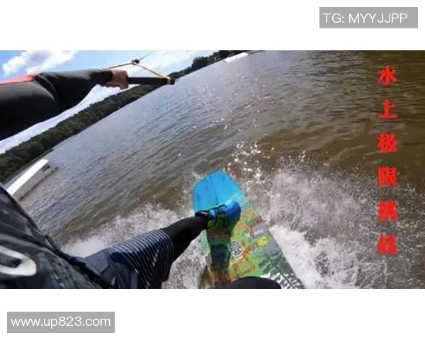 突破极限与水的较量：游泳纪录背后的挑战与成就